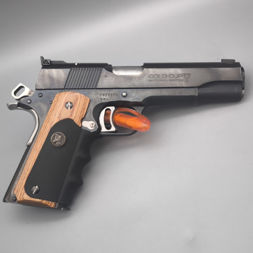 Colt 1911 MK IV Serie ´80 " Gold Cup National Match mit Pachmayr Griff "American Legend" Elliason Visierung