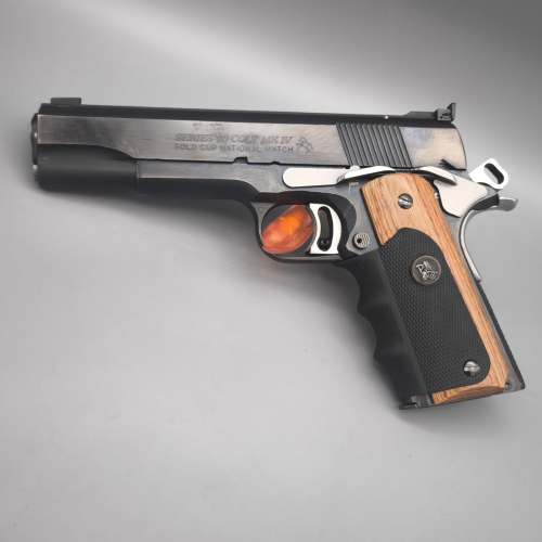 Colt 1911 MK IV Serie ´80 " Gold Cup National Match mit Pachmayr Griff "American Legend" Elliason Visierung