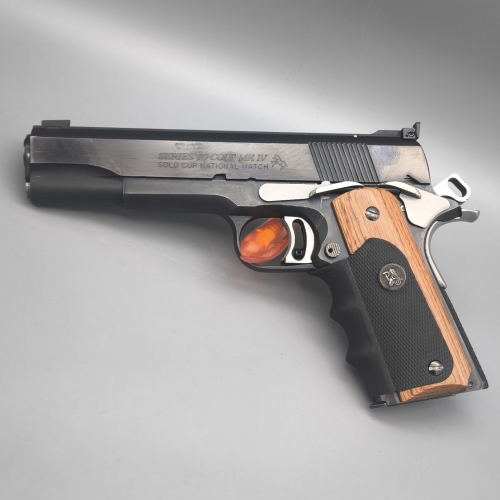 Colt 1911 MK IV Serie ´80 " Gold Cup National Match mit Pachmayr Griff "American Legend" Elliason Visierung